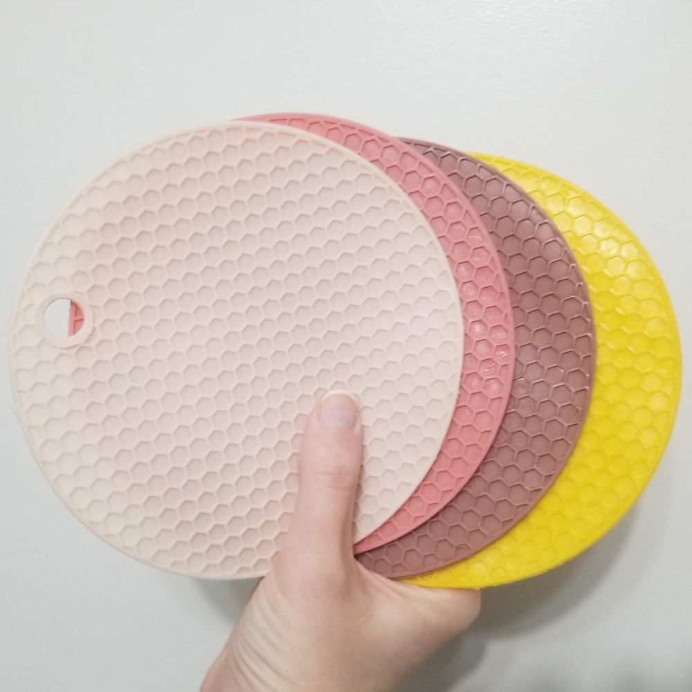 8 NWOT silicone hot pads, just under 6" - Picture 5 of 5